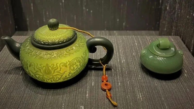 Chen Duling Performs the Displaced Glass Relic