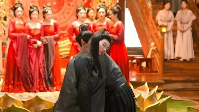 The Side Couple in Blossoms of Power Steals Spotlight