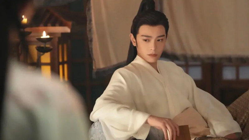 Why Ancient Dramas Use White Zhongyi as Nightwear