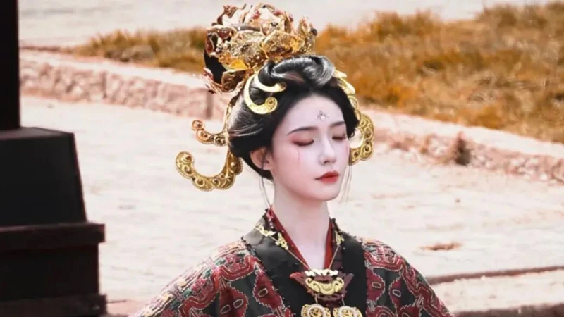 Why Ancient Hairpieces Still Steal the Show