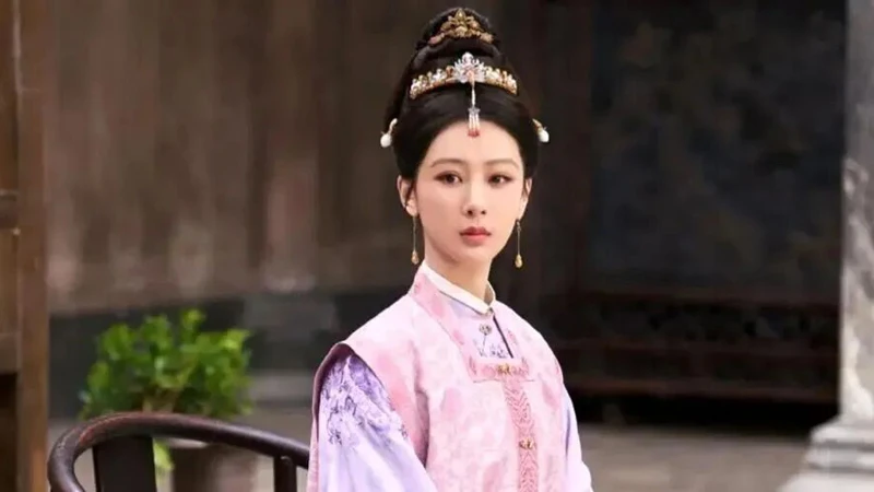 Yang Zi’s Historic Ming Hair Jewelry in Mo