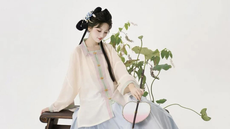 Chushu’s Poetic Color Palette for Hanfu