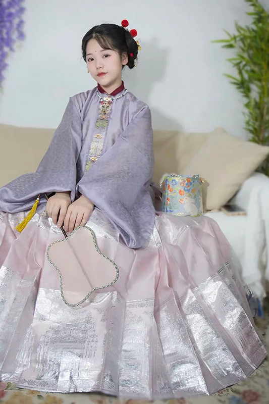 Chushu’s Poetic Color Palette for Hanfu