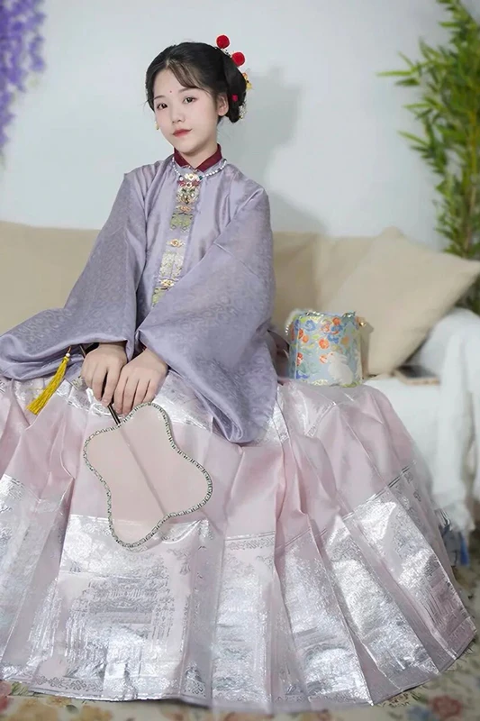 Chushu’s Poetic Color Palette for Hanfu