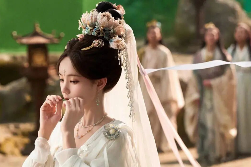 Faith and Beauty Behind the Ancient Lotus‑Shaped Headdress