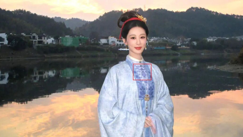 Lantern Brocade in Ming Drama The Mo