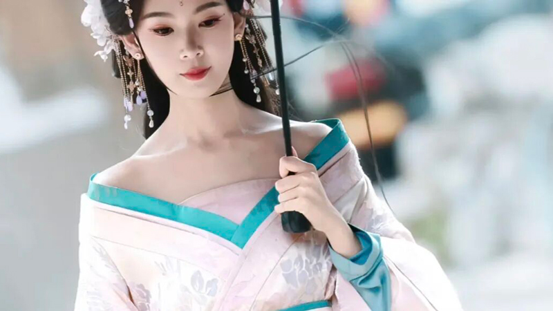 Low‑Cut Collars: Costume Drama’s Distorted Take on Hanfu