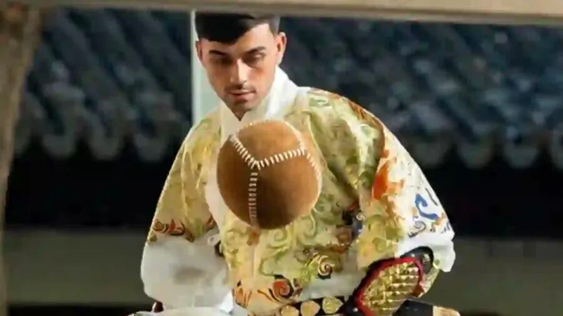 Viral Hanfu Moment of Football Star Pedri
