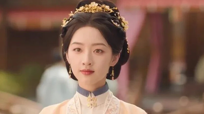 What Does a Young Lady’s Hairstyle Reveal in a Historical Drama?