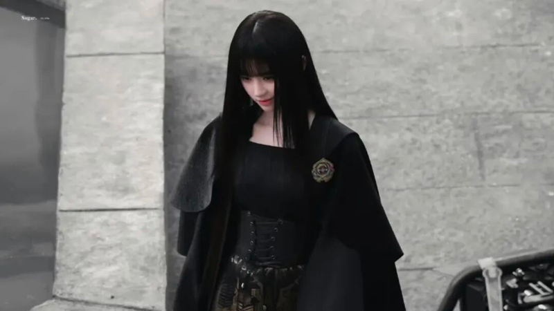 Who Let Ju Jingyi Wear the Horse-Face Skirt Like That?