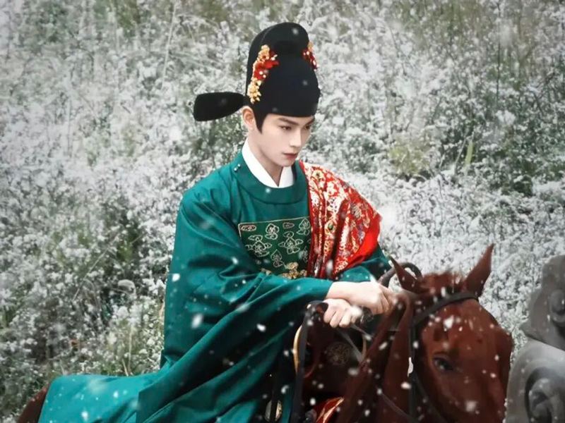 Why Its Groom Wore a Green Wedding Robe in The Road to Splendor