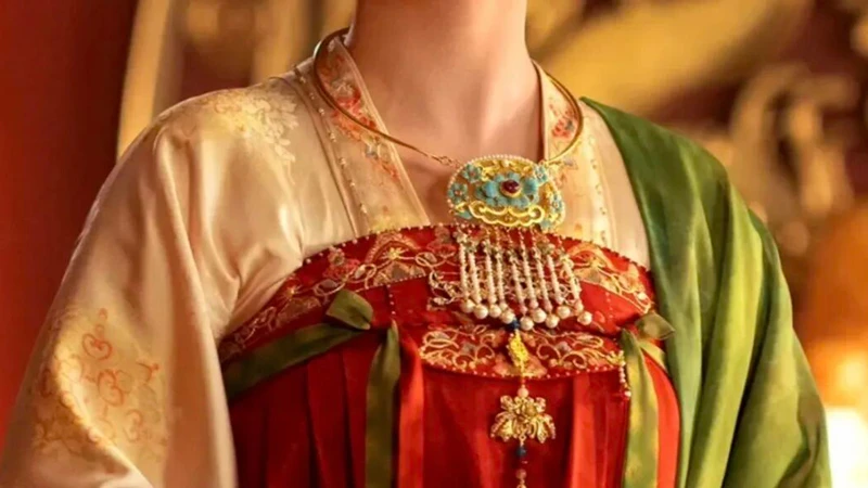 Why Noble Silk Robes Never Got Washed