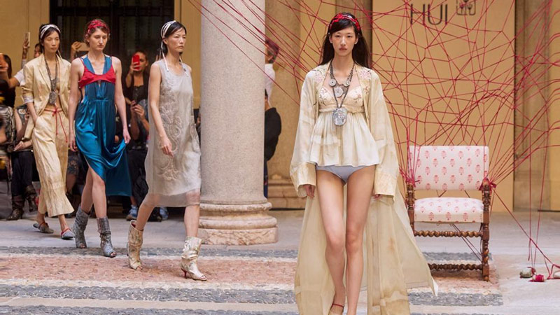 At Milan Fashion Week, HUI Reads the Fan as a Bridge