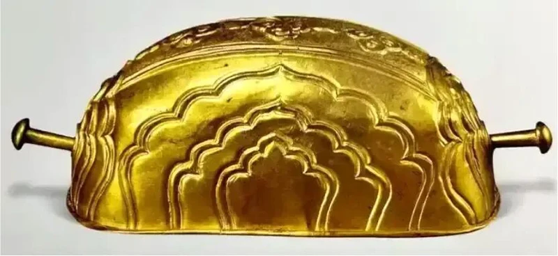 Did Ming Women Really Wear Men’s Hair Crowns?