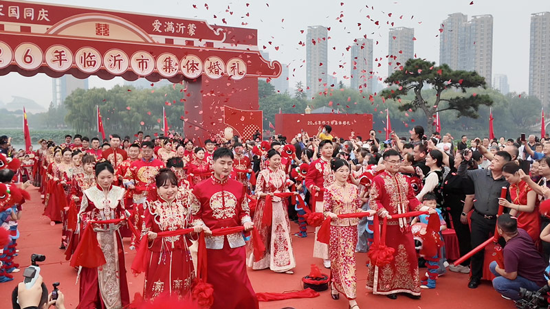 Mid-Autumn Holiday Sees Hanfu Weddings Across China