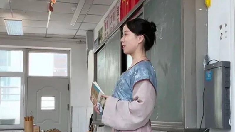 Teachers Wearing Hanfu Practicality Versus Tradition