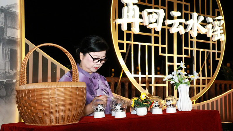 Tulou Views and Table Flavors at a Fujian Food Fair
