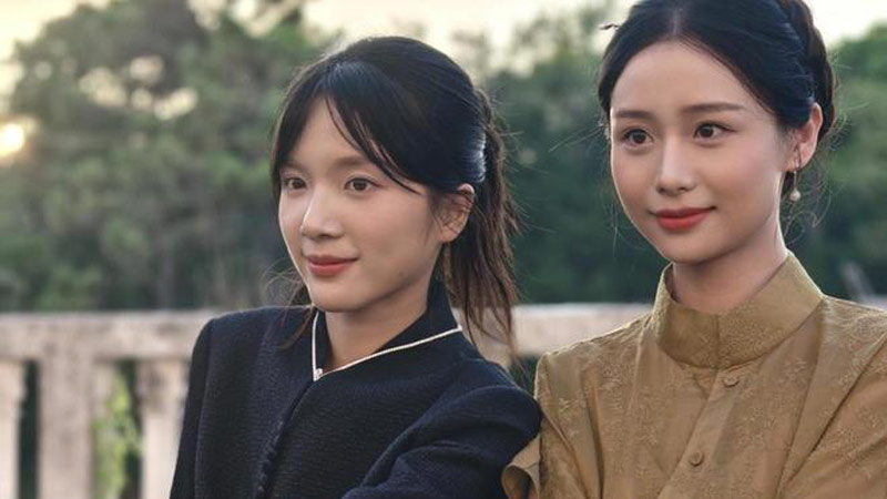 Wang Xiaohui Takes a Gold Neo-Chinese Gown to Venice