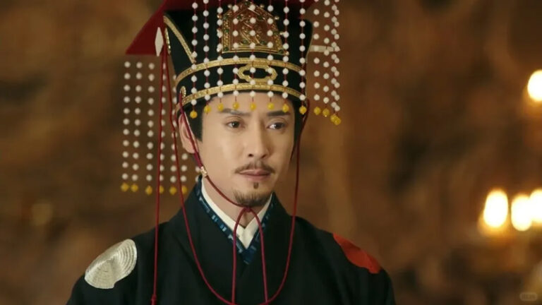 Why Do Chinese Emperors Wear Patches?