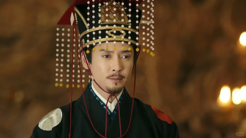 Twelve Symbols and Cosmic Meaning on Imperial Robes
