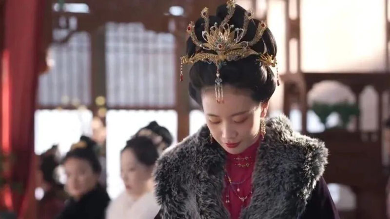 Why Does Li Meng's Phoenix Hairpin Feel Retro?