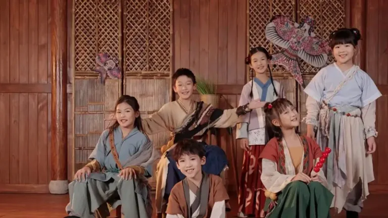 Why We Misread Children's Hanfu in Ancient China?