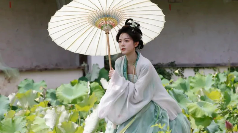 Why Zhao Jinmai's Jiangnan Look Echoes Xue Baochai