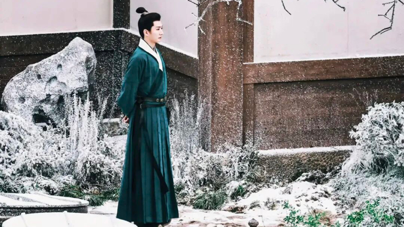 Are Lin Jinqi’s Pleated Robes a Costume Mistake in Against the Current?