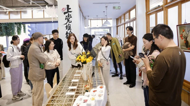 At 798 Art Zone, Shanxi Pile Brocade Makes Its Debut