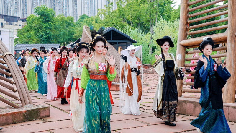 Chengdu Hanfu Contest Opens Autumn Culture Season