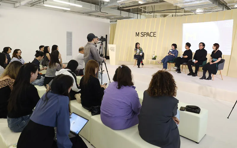 Chinese Labels Abroad Learn to Sell the Product First