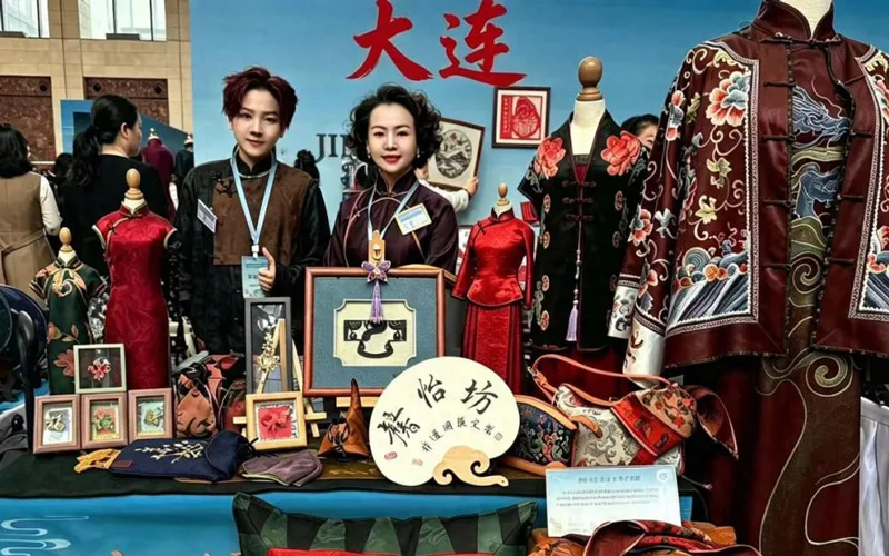 Dalian Qipao Makers Bring Hand-Sewn Craft to Shenyang