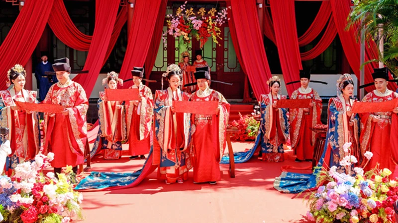 Danzhou Couples Wed in Song Rites at Dongpo Academy