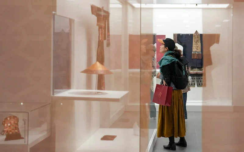 Fish Skin Robes Meet Silk at Beijing Fashion Institute