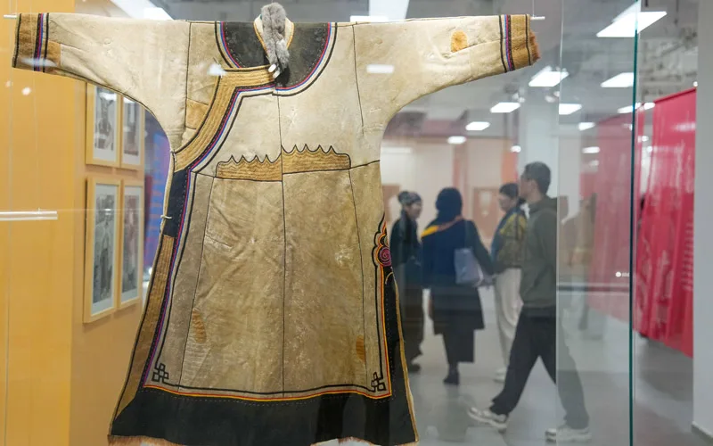Fish Skin Robes Meet Silk at Beijing Fashion Institute
