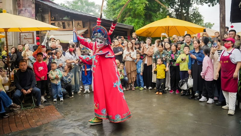 Free Folk Operas Fill a Changsha Riverside Teahouse