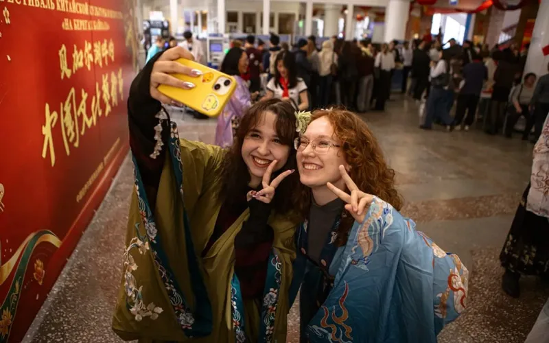 Hanfu Try-On at a Baikal Festival for Irkutsk Students
