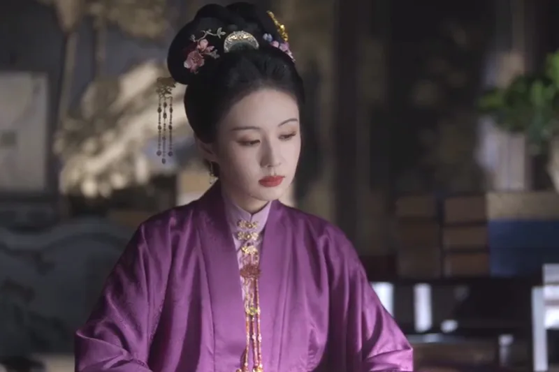 How a Collar Button Gave Birth to Zhuiling