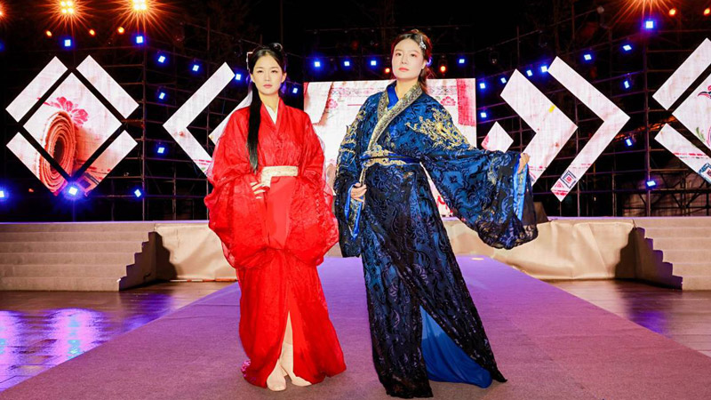 Jingzhou Stages a Ramie Show for Restored Chu Costumes