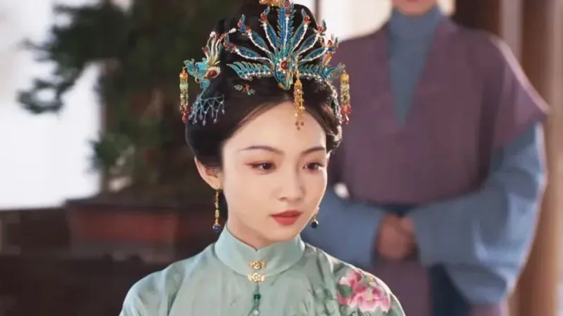 Phoenix Hairpins as Narrative Weapons in Against the Current