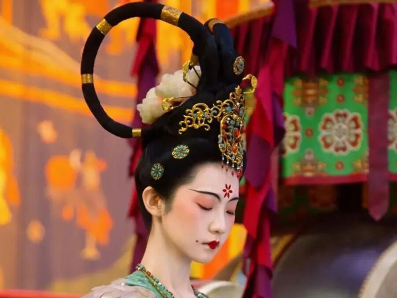 The Double‑Ring Fairy Chignon in Heroes of Dunhuang