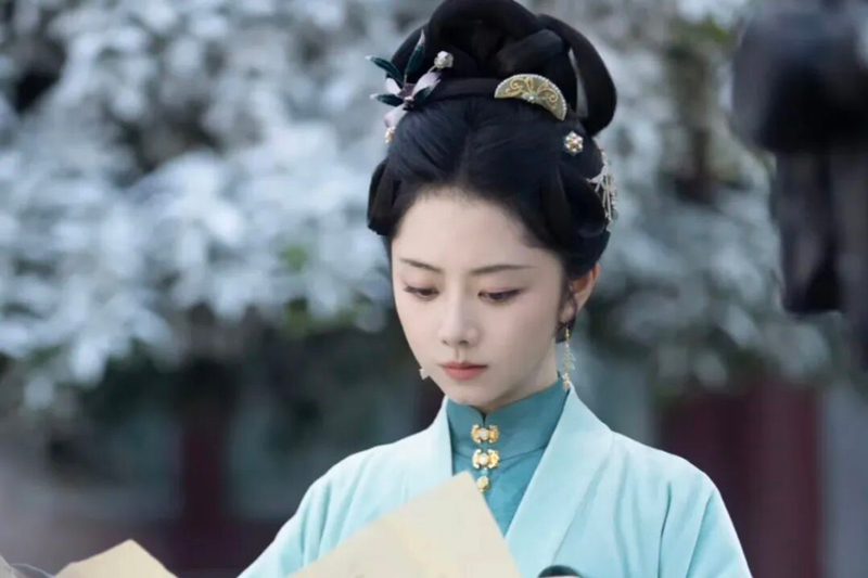 What Makes a Leading Lady in Against the Current?