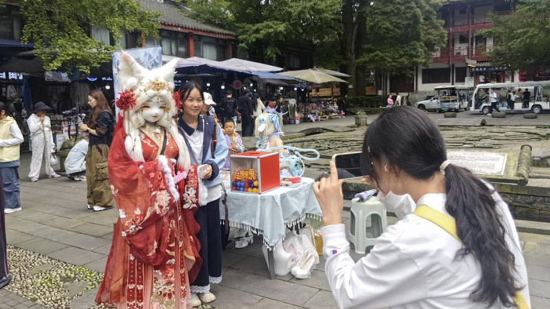 Why Chinese Scenic Spots Are Now Hiring Hanfu NPCs