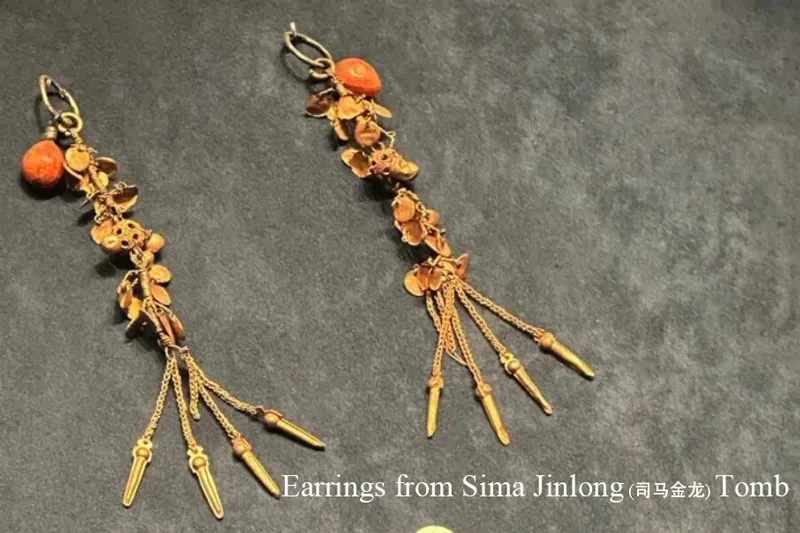 Why Did Jiangshan Datong's Emperor Wear Earrings?