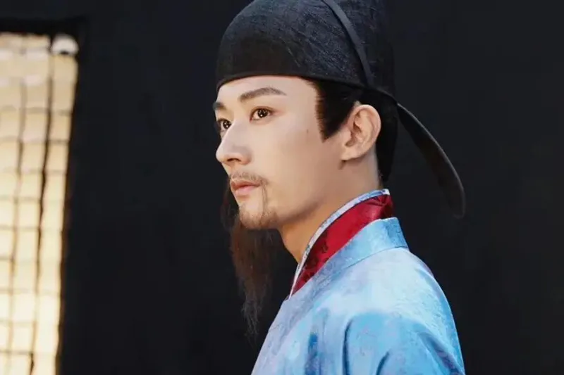 Why Do Historical Heroes Rarely Wear Beards Now?