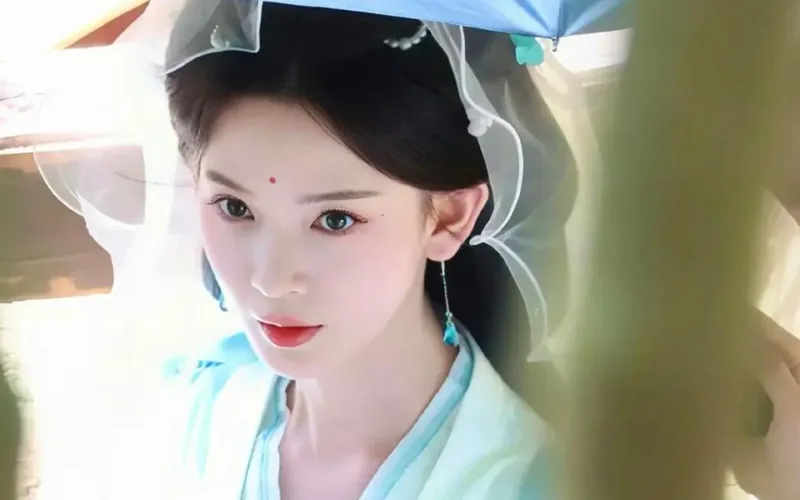 Why Does Guanyin Wear a White Veil?