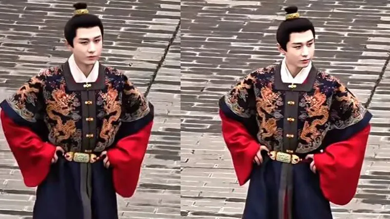 Why Does the Crown Prince Wear a Short-Sleeved Blue Robe?