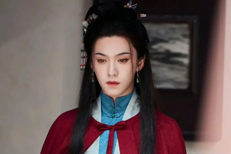 Why Male Cross-Dressing Is Rare in Dramas