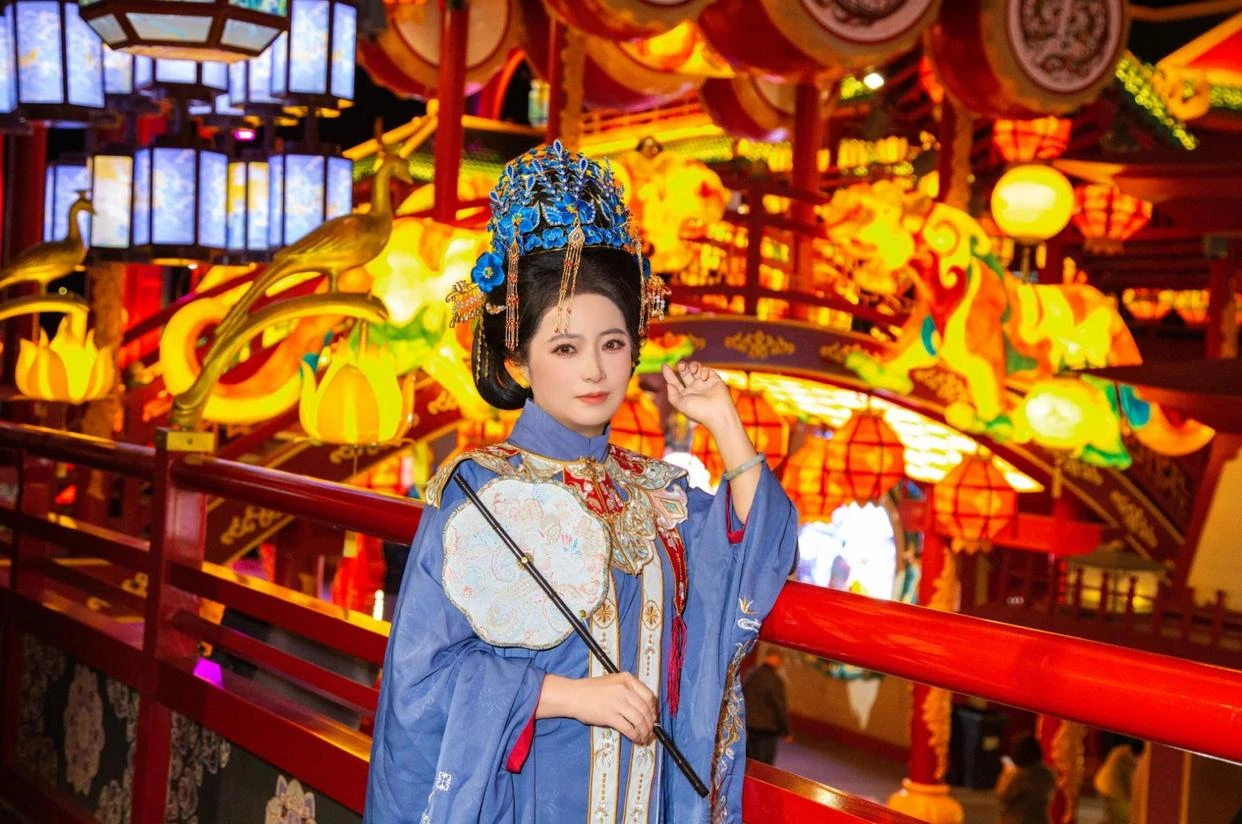 Qingdao's Hanfu Ruohua Floss Flower Auntie 1