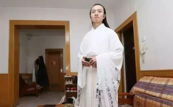 A Men Wear Hanfu for 8 Years